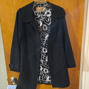 Black Women's Coat Size SMALL: B